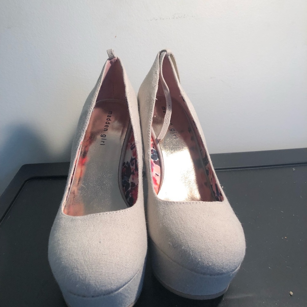 Casual dress shoes